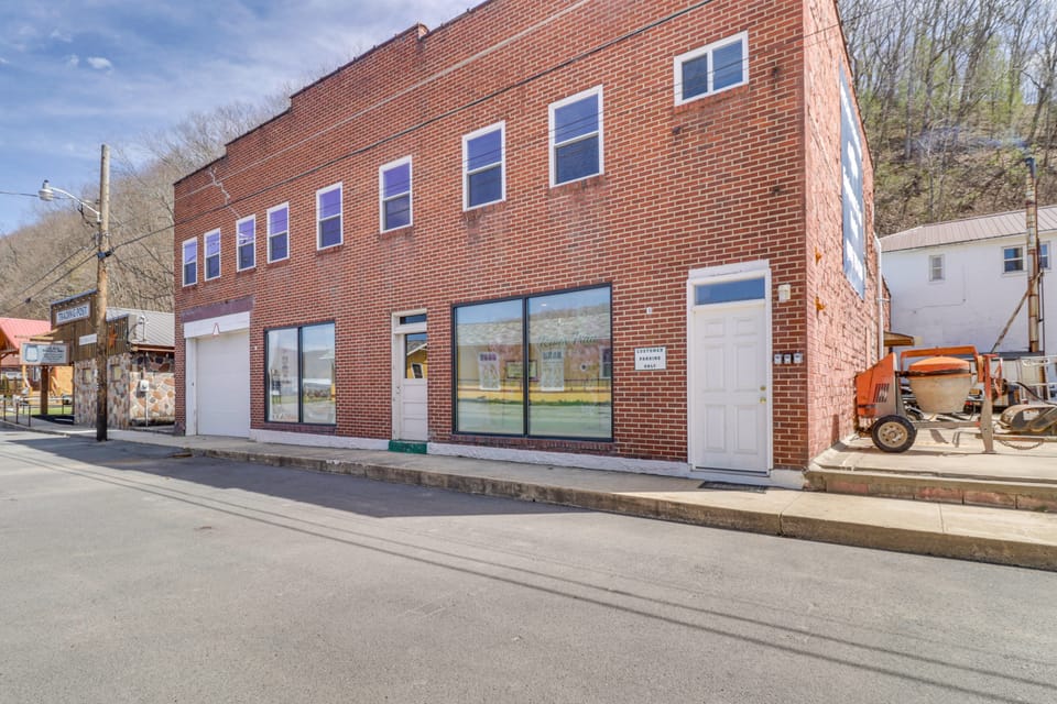 Downtown Marlinton Vacation Rental Apartment! Apartment in Shenandoah Valley