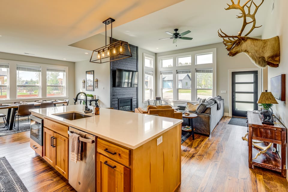 Stylish Montana Vacation Rental w/ Private Hot Tub House in Montana