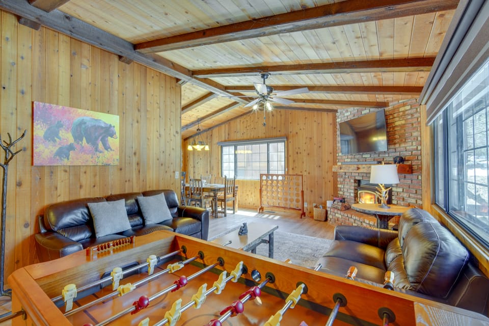 2 Mi to Snow Summit Skiing: Big Bear Cabin w/ Deck House in Big Bear