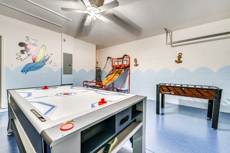 Central Family Home w/ Lanai < 10 Mi to Disney! House in Four Corners