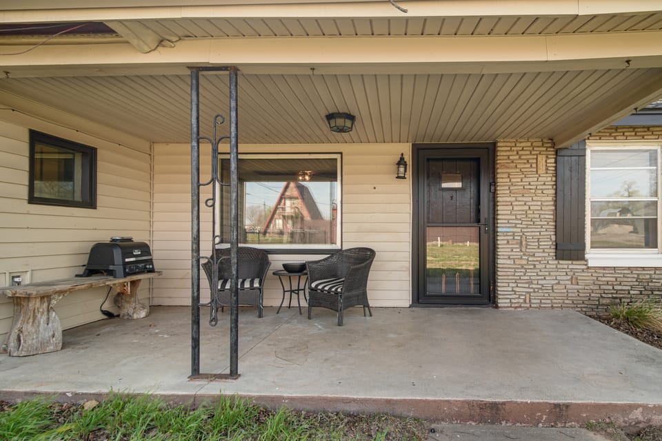 2 Mi to Grand Lake! Family Adventure Base w/ Yard House in Langley