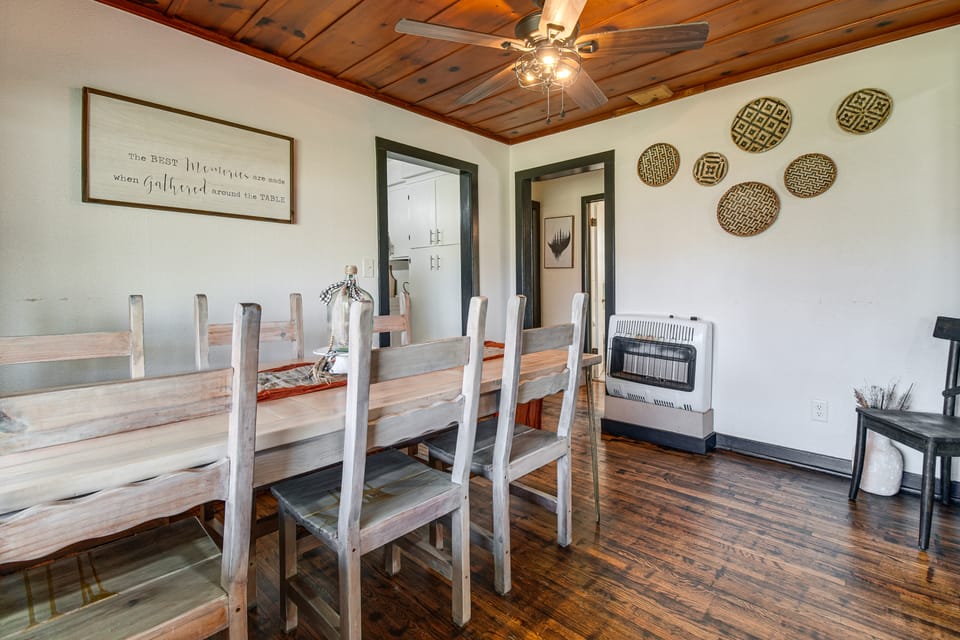 2 Mi to Grand Lake! Family Adventure Base w/ Yard House in Langley