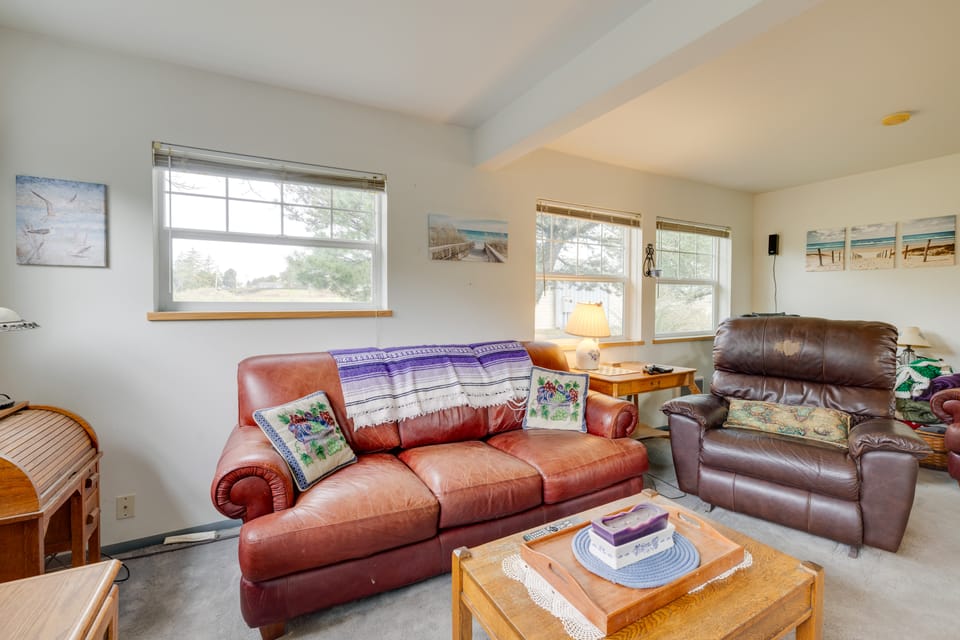 Waterfront Getaway on 10 Acres Near Sunset Beach! House in Washington