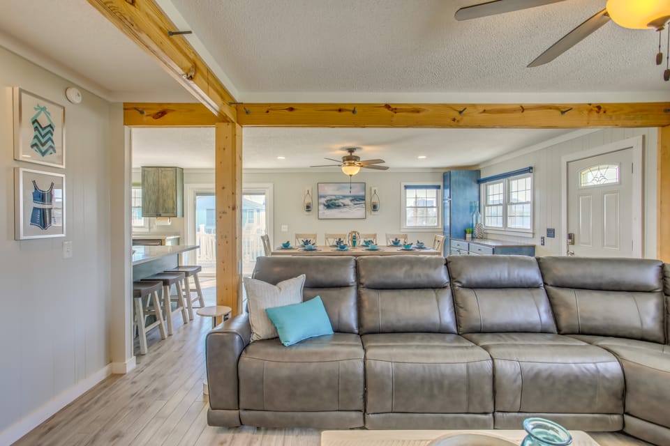 Waterfront Home w/ Deck in North Myrtle Beach! House in North Myrtle Beach