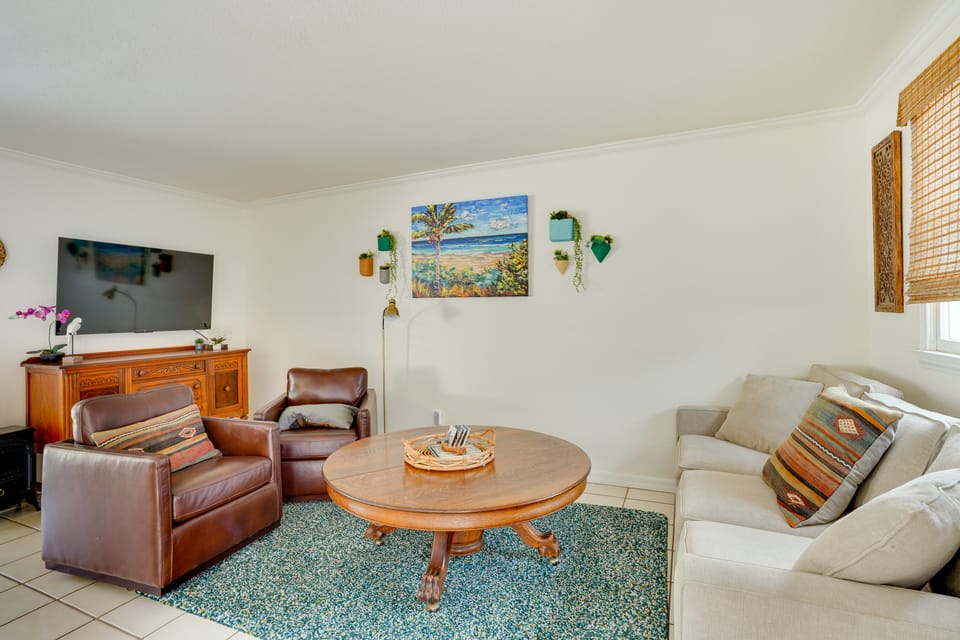 Dreamy Catalina Island Home, Walk to Beach & Ferry Apartment in Avalon