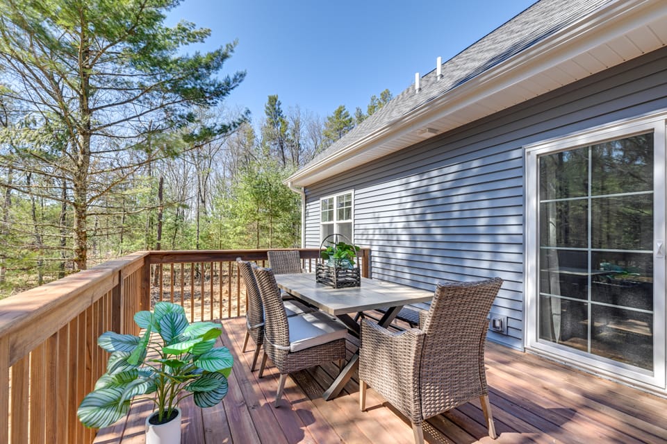 Chic Wisconsin Retreat w/ Deck, Grill & Fire Pit! Cottage in Wisconsin