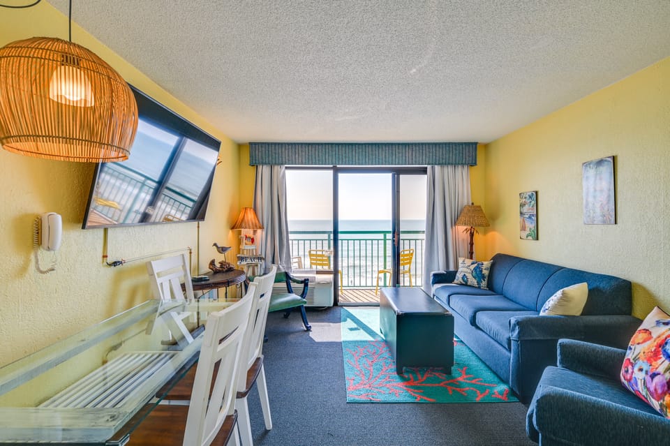 Myrtle Beach Oceanfront Condo w/ Pool & Lazy River Apartment in Myrtle Beach