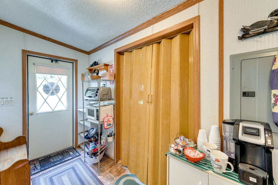 Mtn-View Balsam Grove Getaway w/ Fire Pit! Apartment in Gloucester
