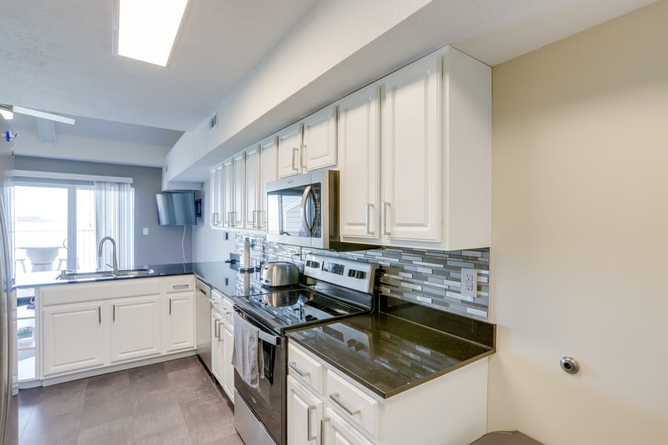 Waterfront Middle Bass Condo w/ Lake Erie Views! Apartment in Lake Erie