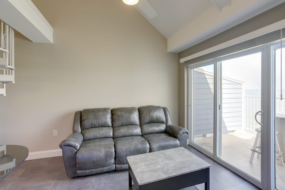 Waterfront Middle Bass Condo w/ Lake Erie Views! Apartment in Lake Erie