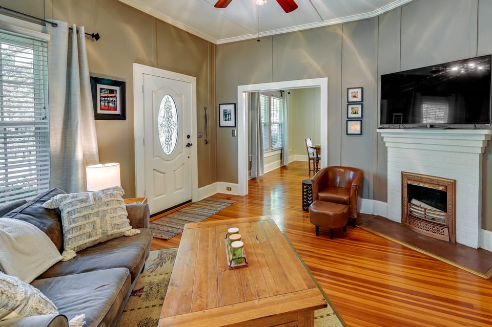 Quaint Anderson Home w/ Sunroom, Walk To Downtown! House in Anderson