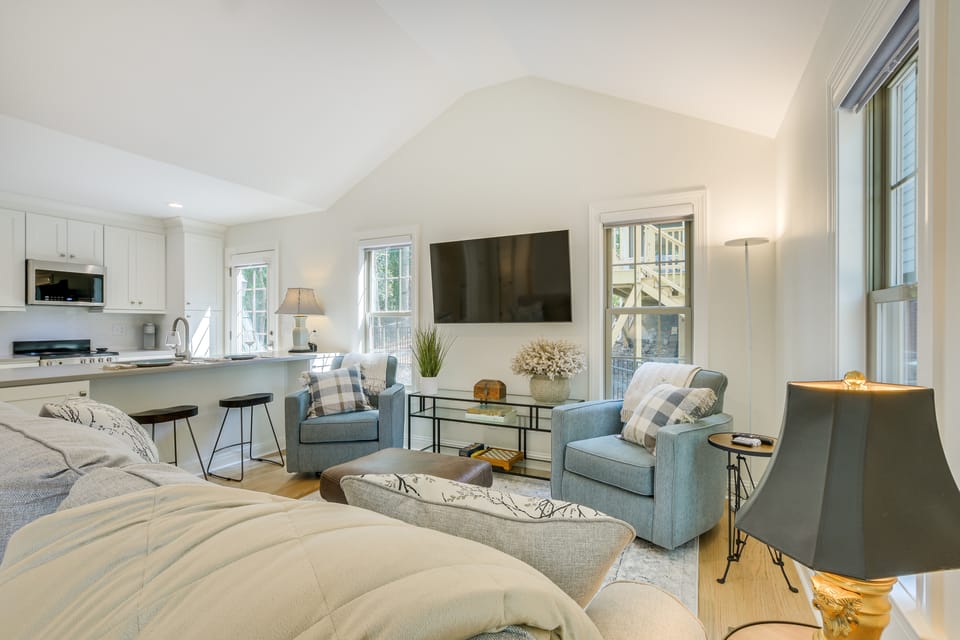 Beautiful Raleigh Cottage Rental: 5 Mi to Downtown Cottage in Raleigh