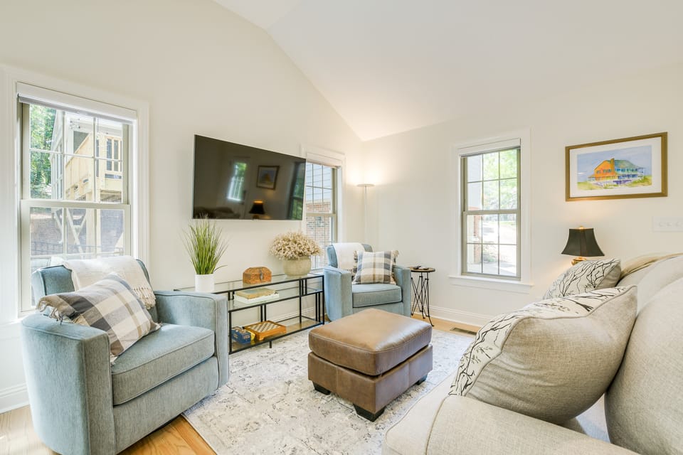 Beautiful Raleigh Cottage Rental: 5 Mi to Downtown Cottage in Raleigh