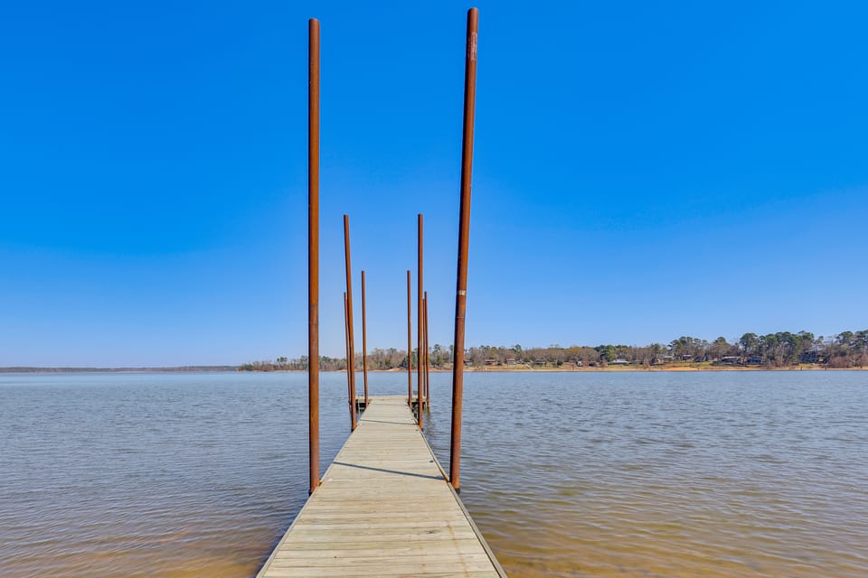 Classic Lake O' the Pines Retreat! Dock, Fire Pit House in Lake O the Pines