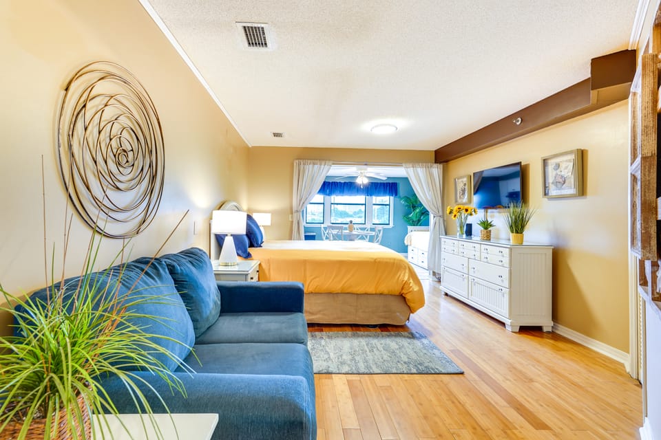 Charming Panama City Studio w/ Community Pool! Apartment in Lower Grand Lagoon