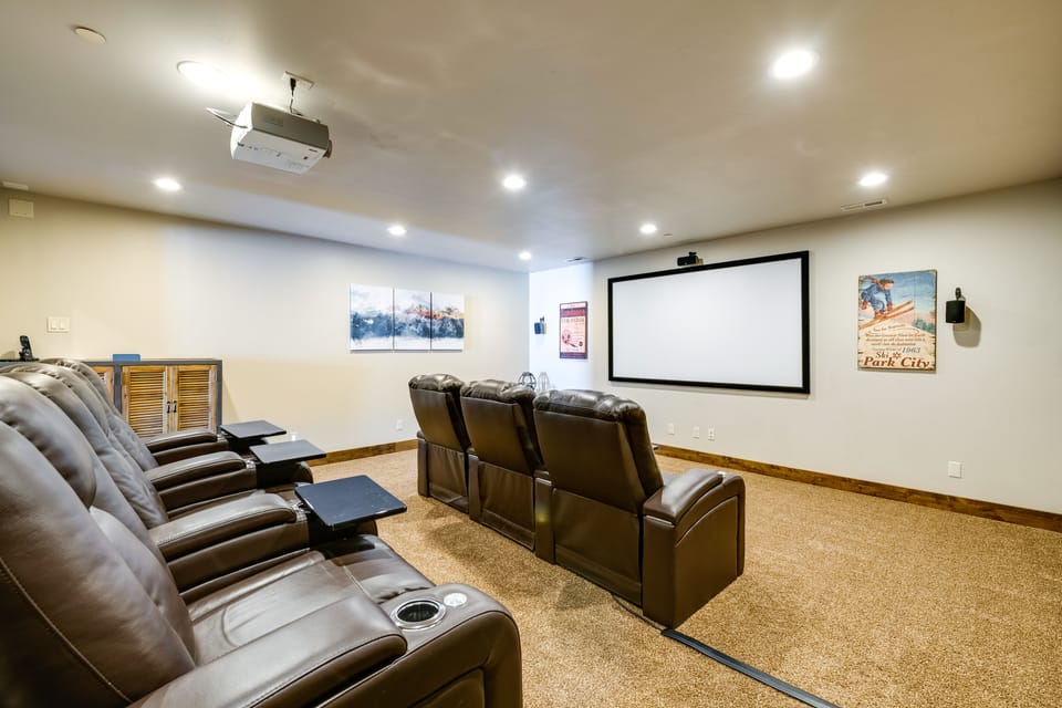 6 Mi to Ski Slopes: Heber City Home w/ Hot Tub! Apartment in Wasatch County