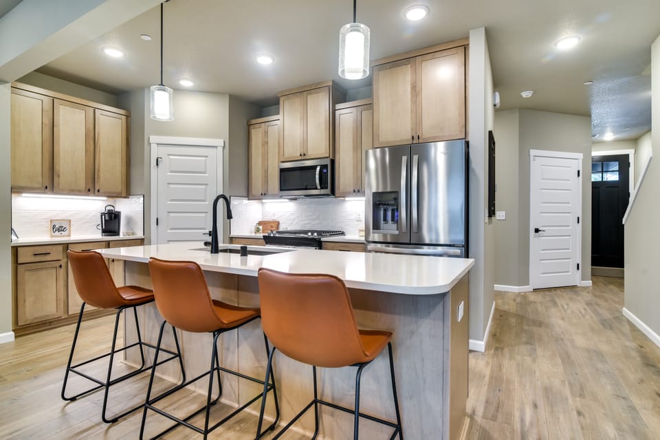 Elegant Vancouver Townhome - 18 Mi to Portland Apartment in Washington