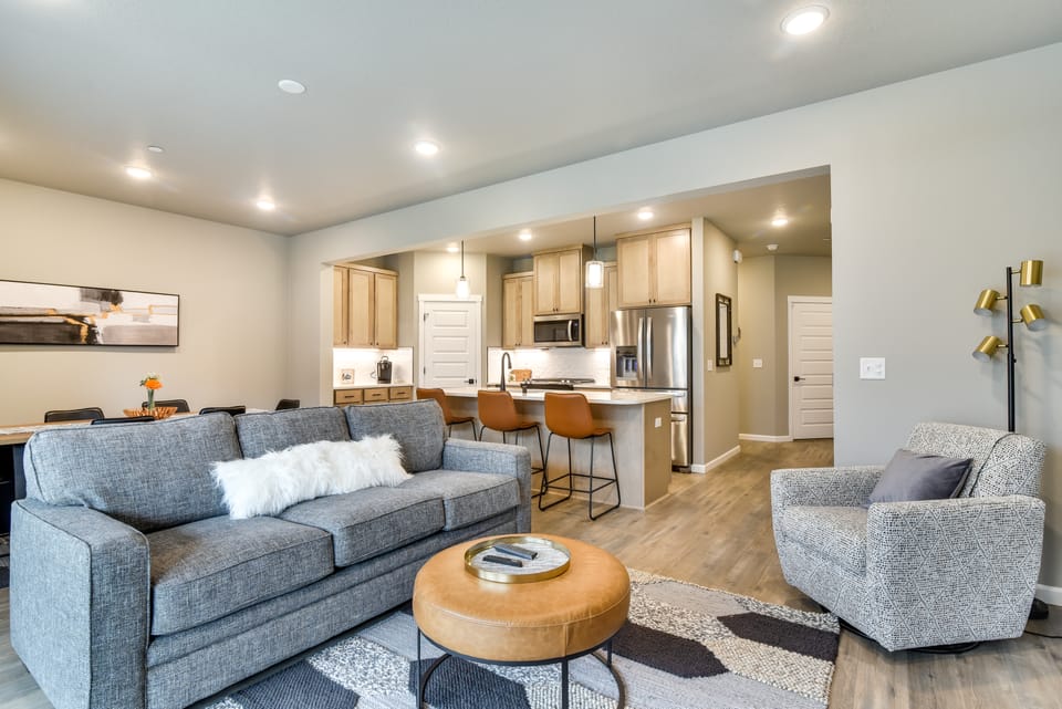 Elegant Vancouver Townhome - 18 Mi to Portland Apartment in Washington