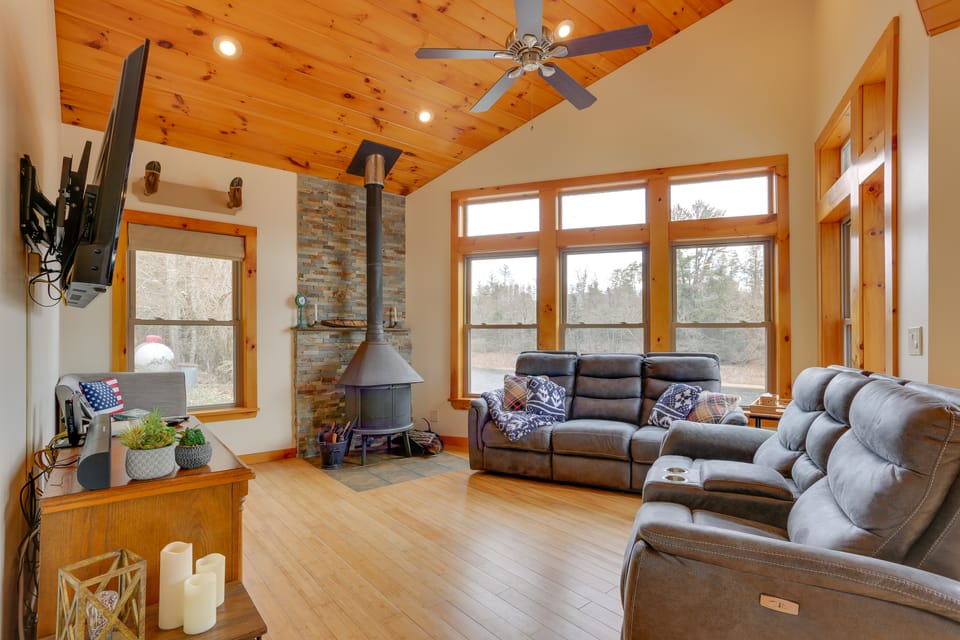 Pet-Friendly Hancock Home on the Delaware River! House in Pennsylvania