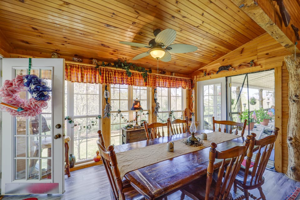 North Carolina Getaway w/ Patio! 26 Mi to Slopes House in Tennessee