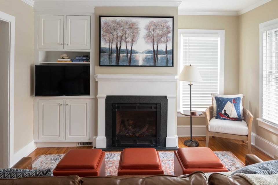 'Brooke House' In The Heart of Downtown w/ Patio! Apartment in Lambertville