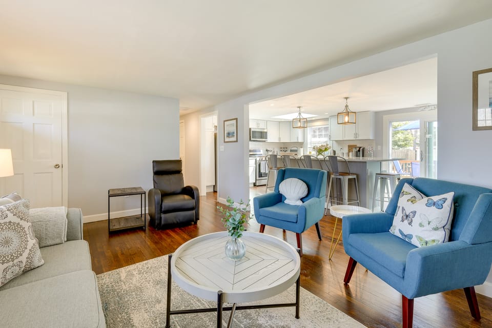 Families Welcome! Home 2 Mi to Craigville Beach House in Centerville