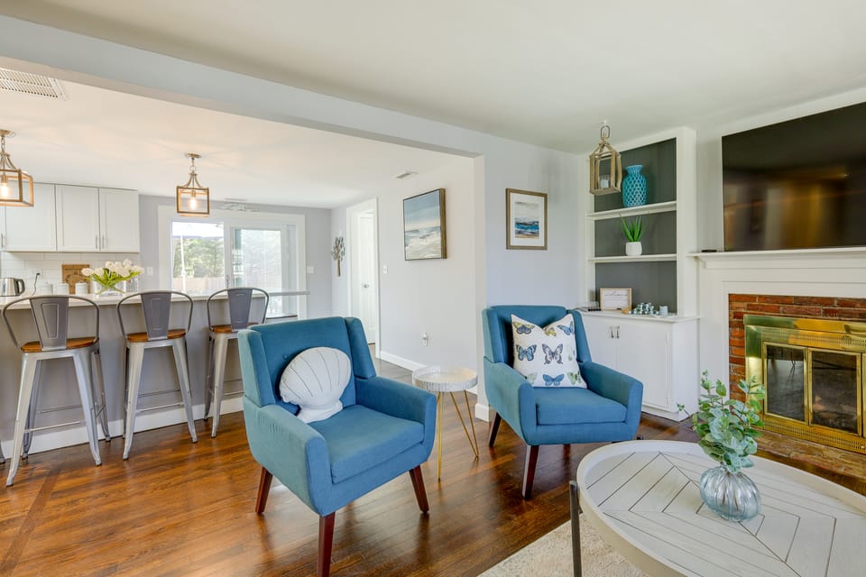 Families Welcome! Home 2 Mi to Craigville Beach House in Centerville
