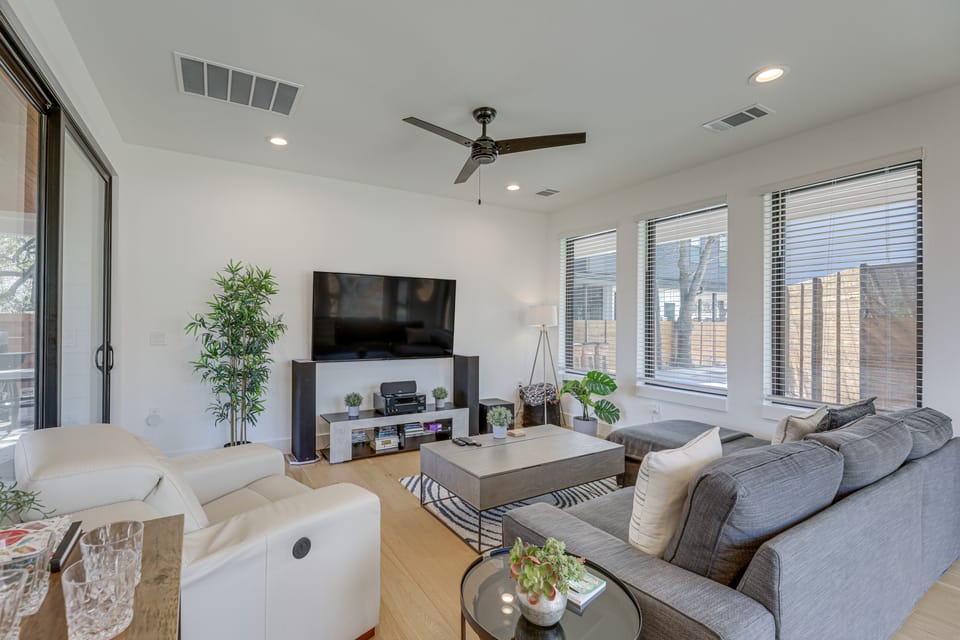 Chic Austin House w/ Spacious Backyard & Hammock House in South Congress