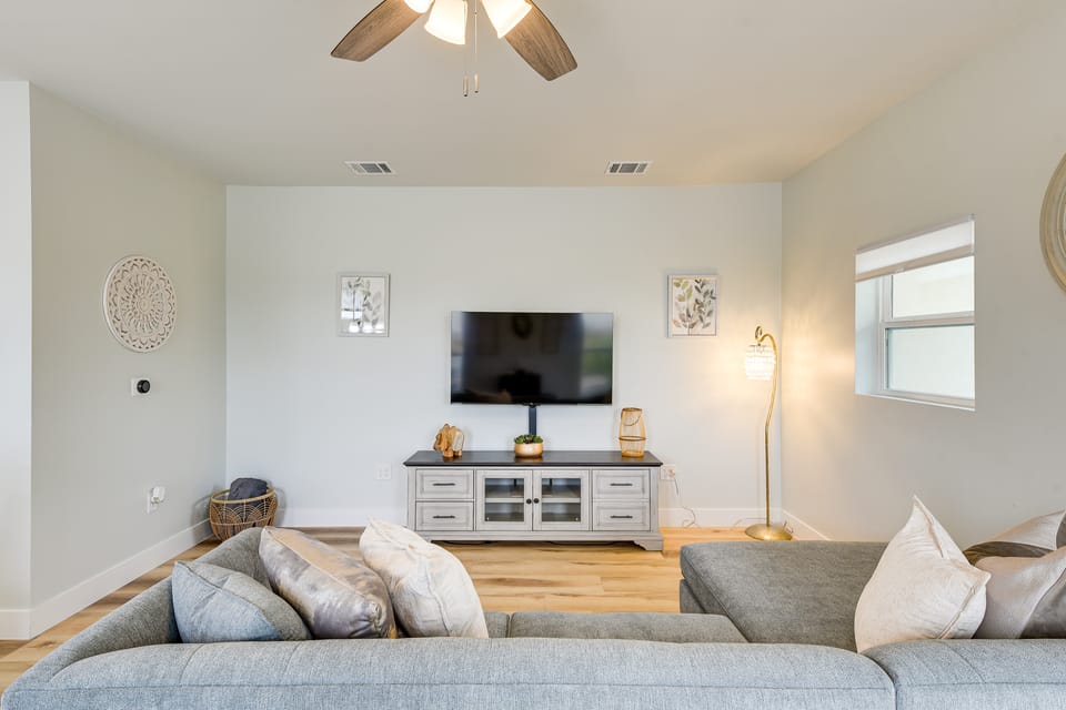 Steps to TCU Campus: Modern Fort Worth Apt Apartment in Fort Worth