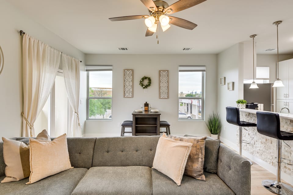 Steps to TCU Campus: Modern Fort Worth Apt Apartment in Fort Worth