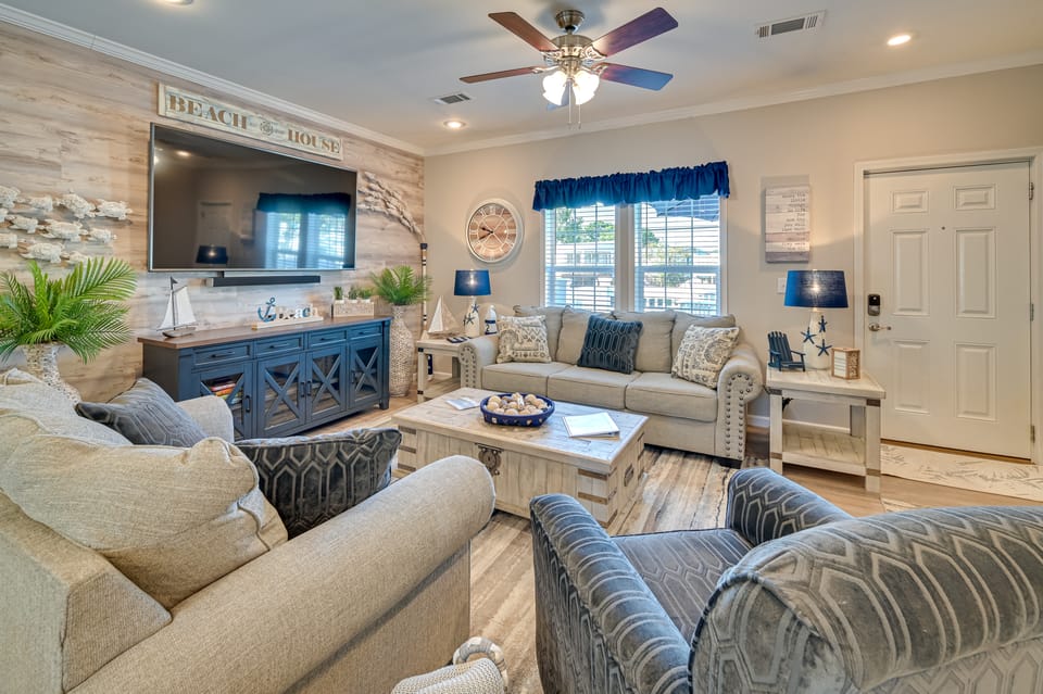 Resort Home ~ 1 Mi to Myrtle Beach Access! House in Surfside Beach