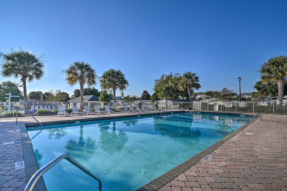 Resort Home ~ 1 Mi to Myrtle Beach Access! House in Surfside Beach