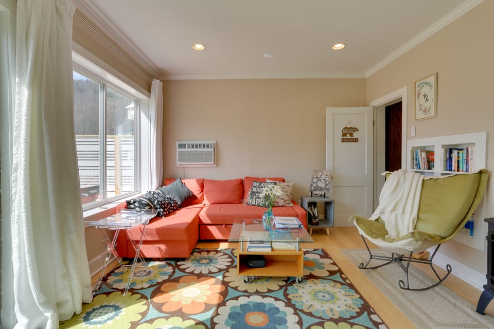 Scenic Home on the Delaware River, Pet-Friendly! House in Hancock