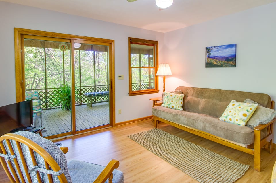 Shenandoah National Park: Cabin w/ Patio! House in Shenandoah Valley