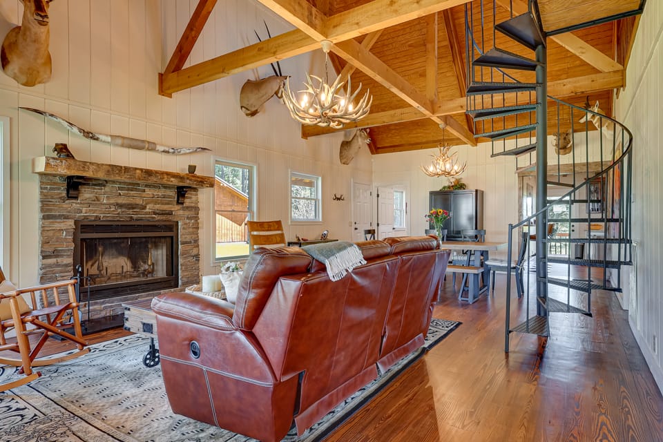 Spacious Alabama Retreat - Deck, Grill & Fire Pit! House in Lewis Smith Lake