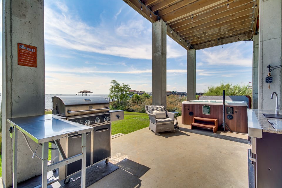 Lakefront NOLA Home w/ Hot Tub & Views! House in Ninth Ward