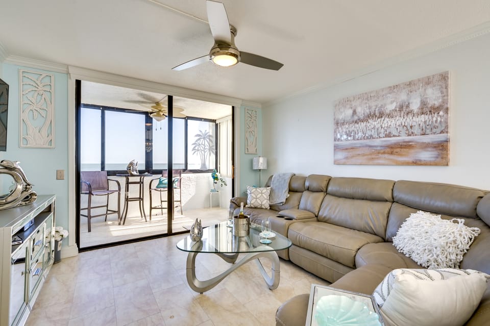 Resort-Style Penthouse w/ Patio in Hudson! Apartment in Hudson