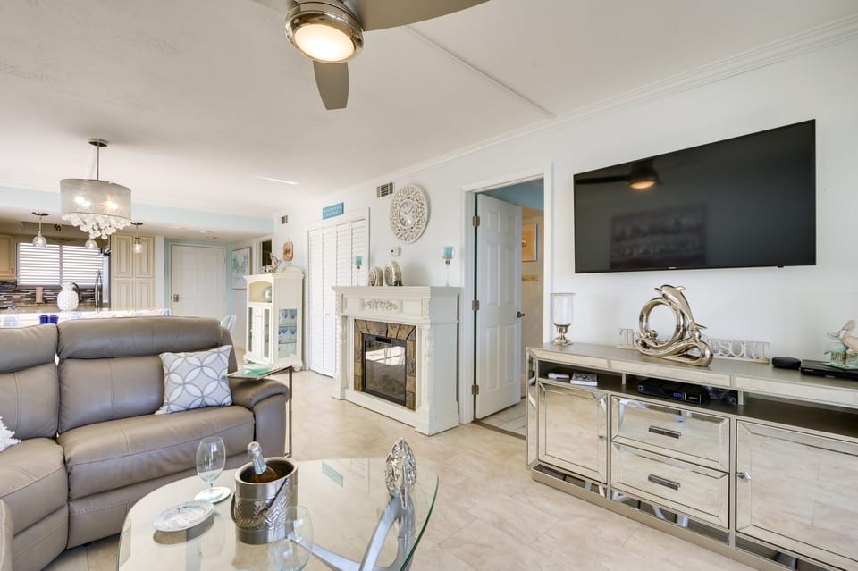 Resort-Style Penthouse w/ Patio in Hudson! Apartment in Hudson