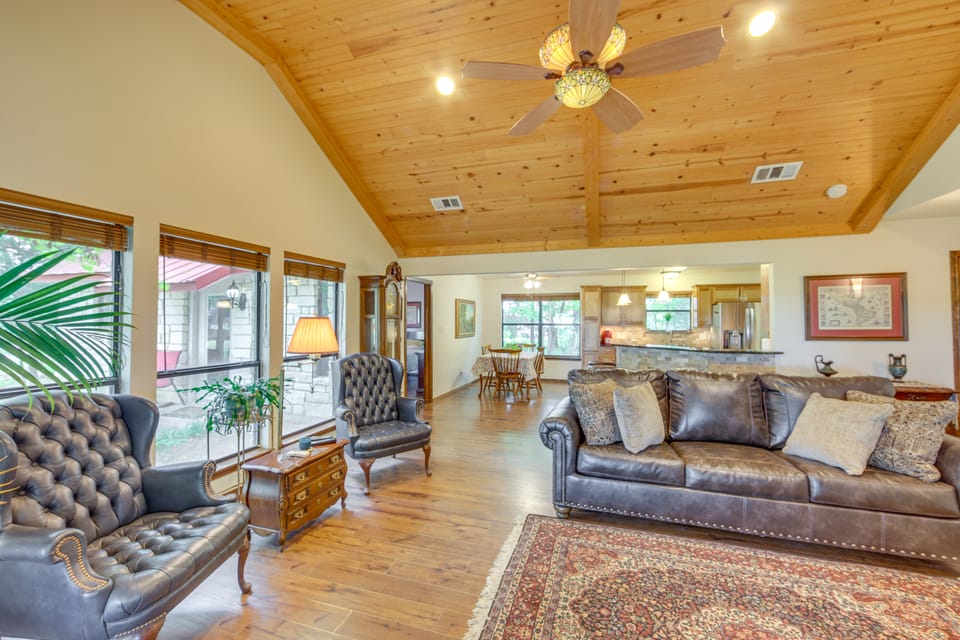 Dog-Friendly Wills Point Home w/ Grill on 10 Acres House in Texas