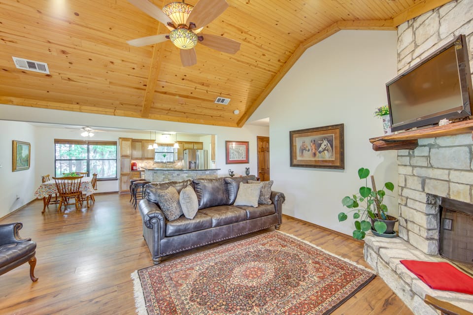 Dog-Friendly Wills Point Home w/ Grill on 10 Acres House in Texas