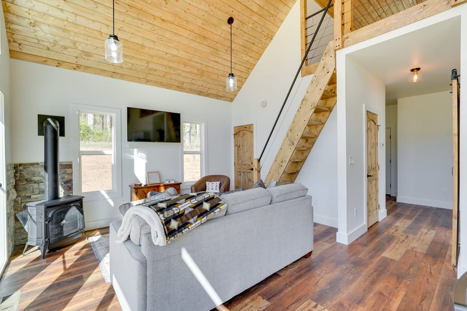 Modern Appalachian Vacation Rental w/ River Access House in Kentucky