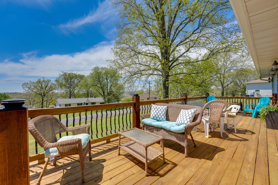 Walk to Table Rock Lake! Family Home w/ Porch House in Shell Knob