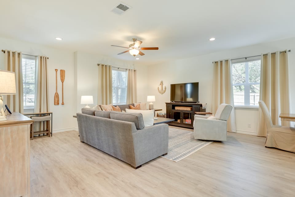 Canyon Lake Home Rental: Boating, Patio & More! House in Canyon Lake