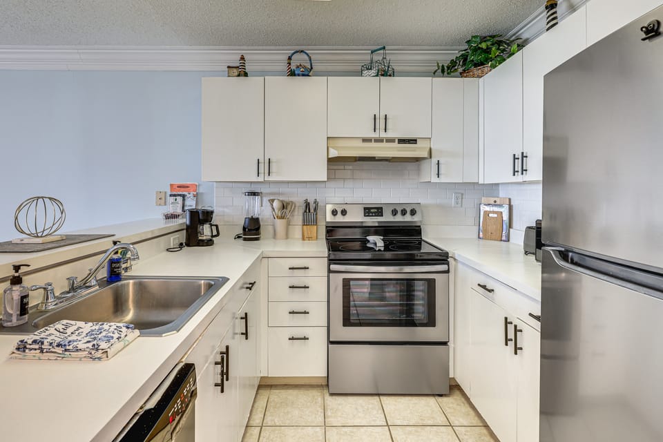 Ocean Views + Resort Pool! N Topsail Beach Condo Apartment in North Topsail Beach
