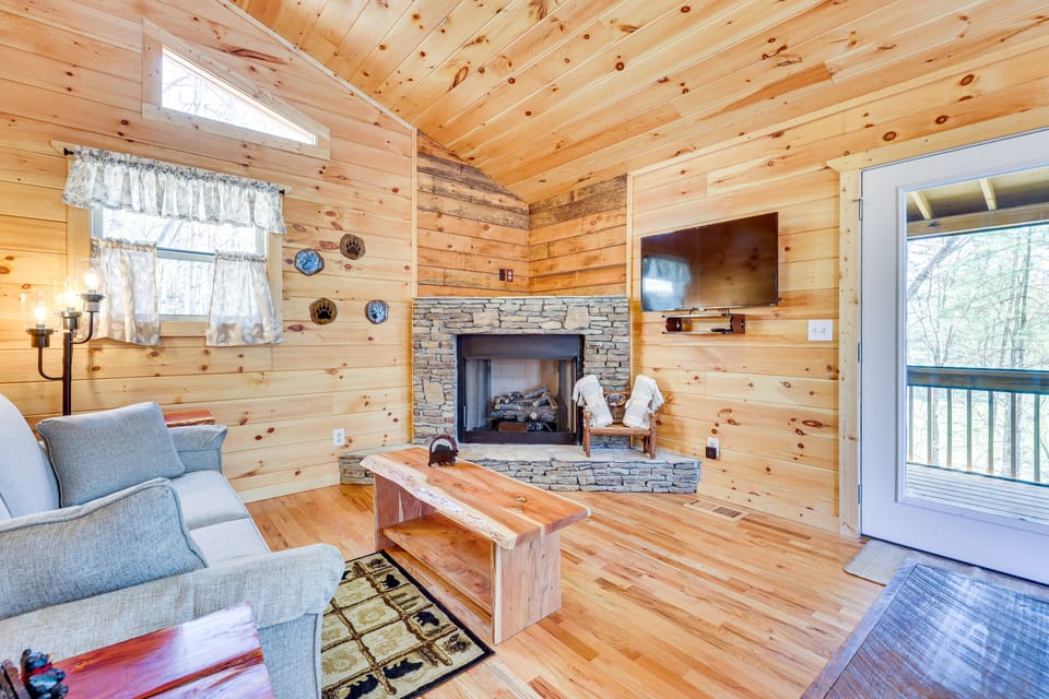 Stunning Murphy Cabin - 5 Mi to Cherokee Lake! House in Tennessee