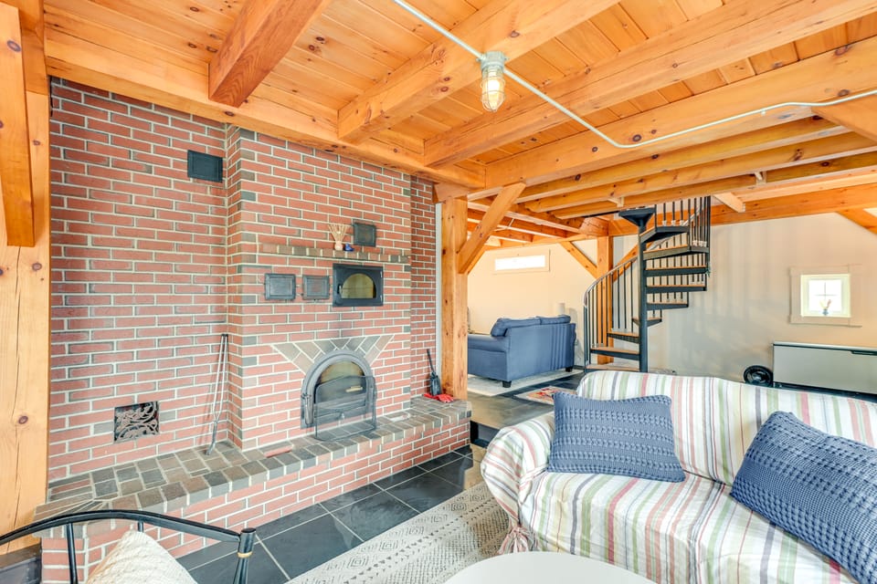 Cozy Pet-Friendly Cottage Near Fort Knox & Acadia Cottage in Maine