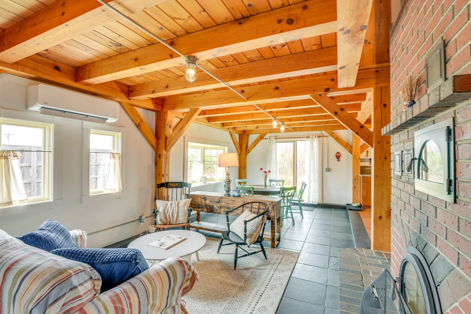 Cozy Pet-Friendly Cottage Near Fort Knox & Acadia Cottage in Maine