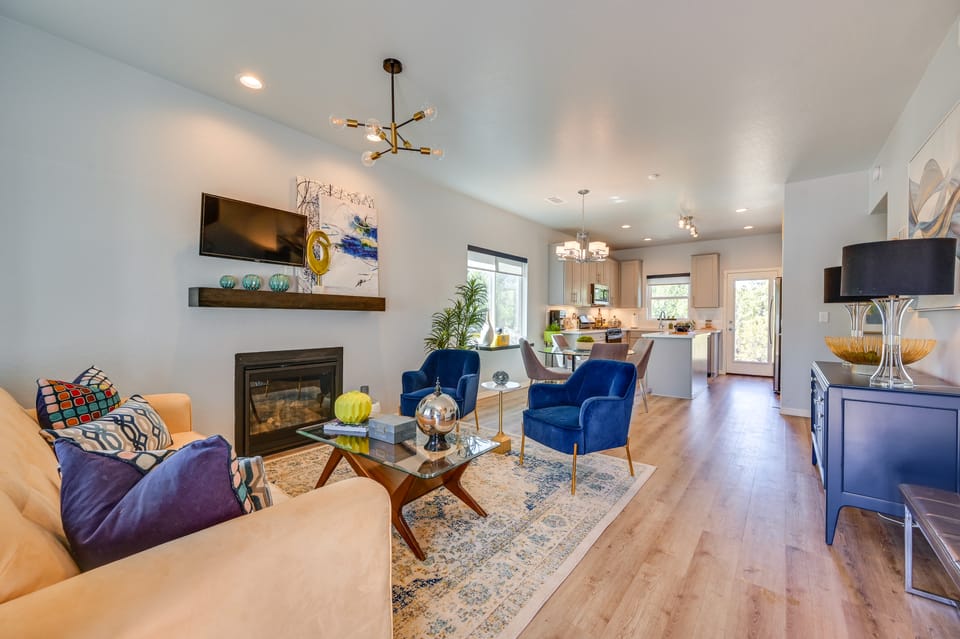 Modern Flagstaff Vacation Rental w/ 2 Living Areas Cottage in Flagstaff