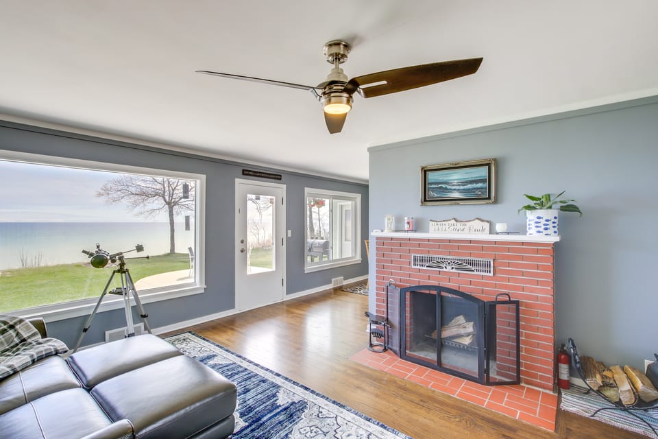 Waterfront Algoma Vacation Rental on Lake Michigan House in Wisconsin
