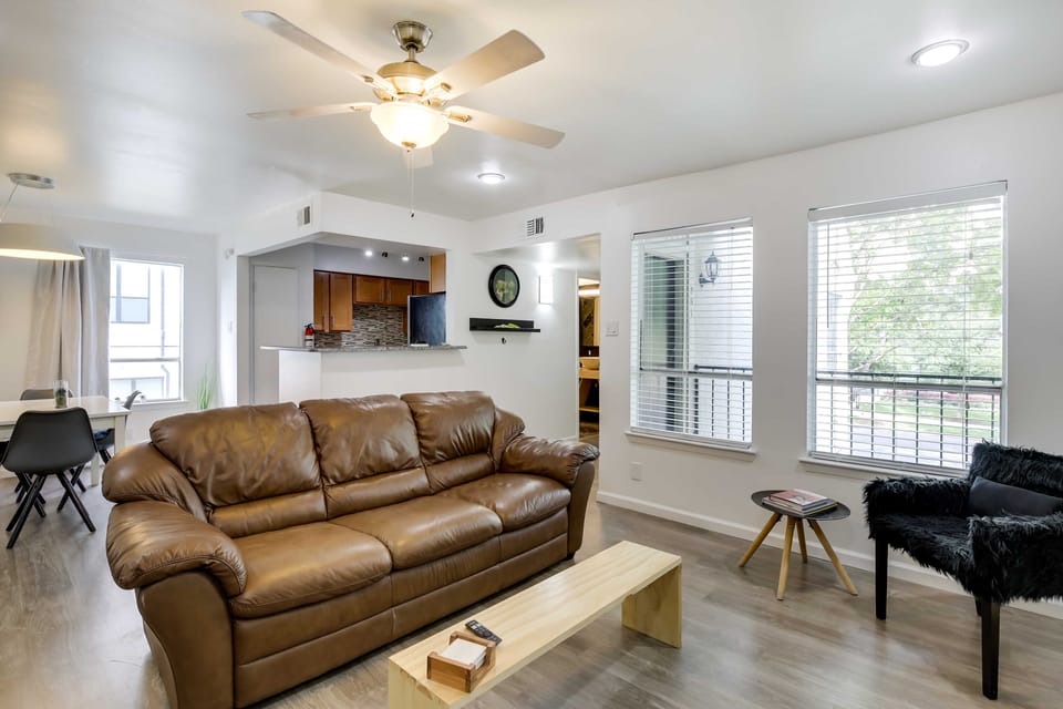 Serene Dallas Condo w/ Pool - Walkable Location! Apartment in Dallas